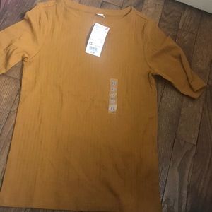 NWT Uni Qlo half sleeve ribbed shirt, XS